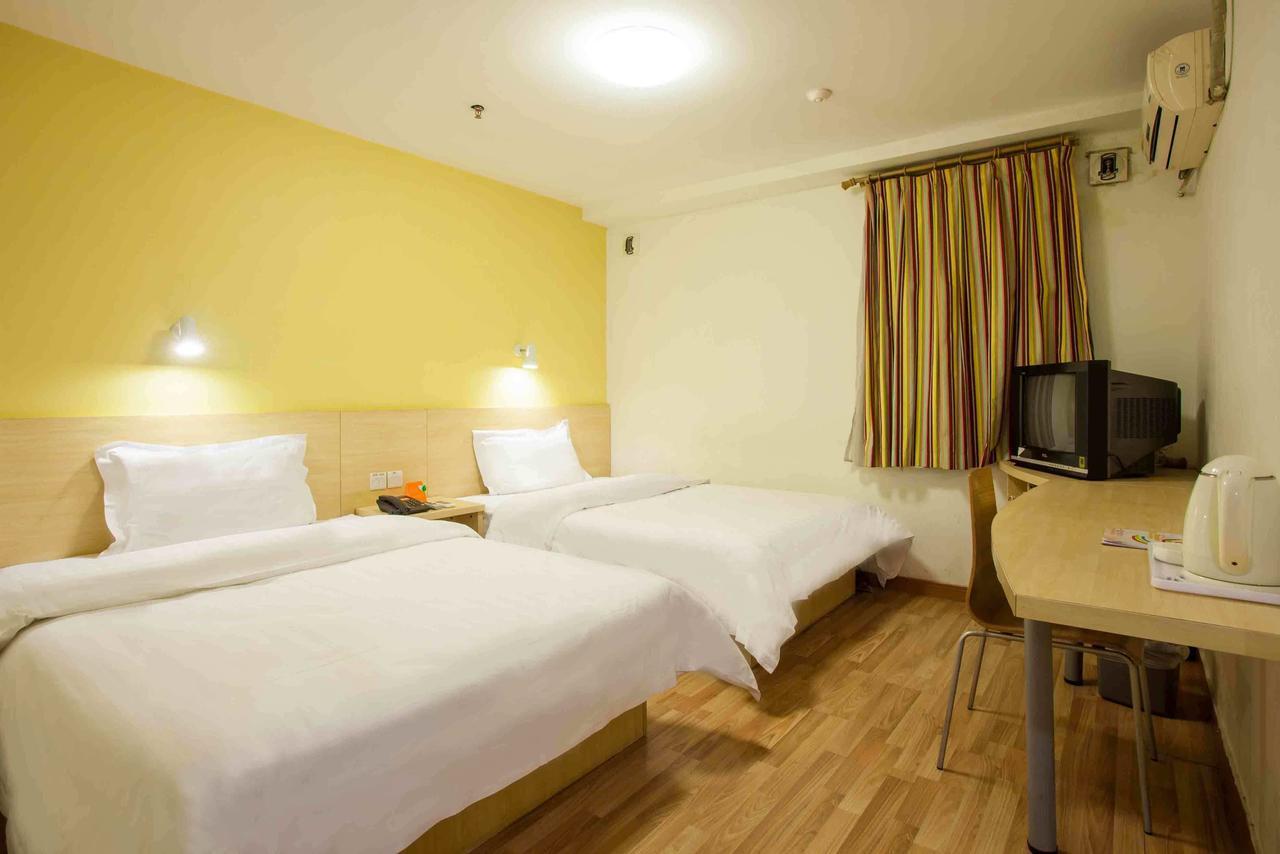 7Days Inn West Liaoyang Road Carrefour Qingdao Esterno foto