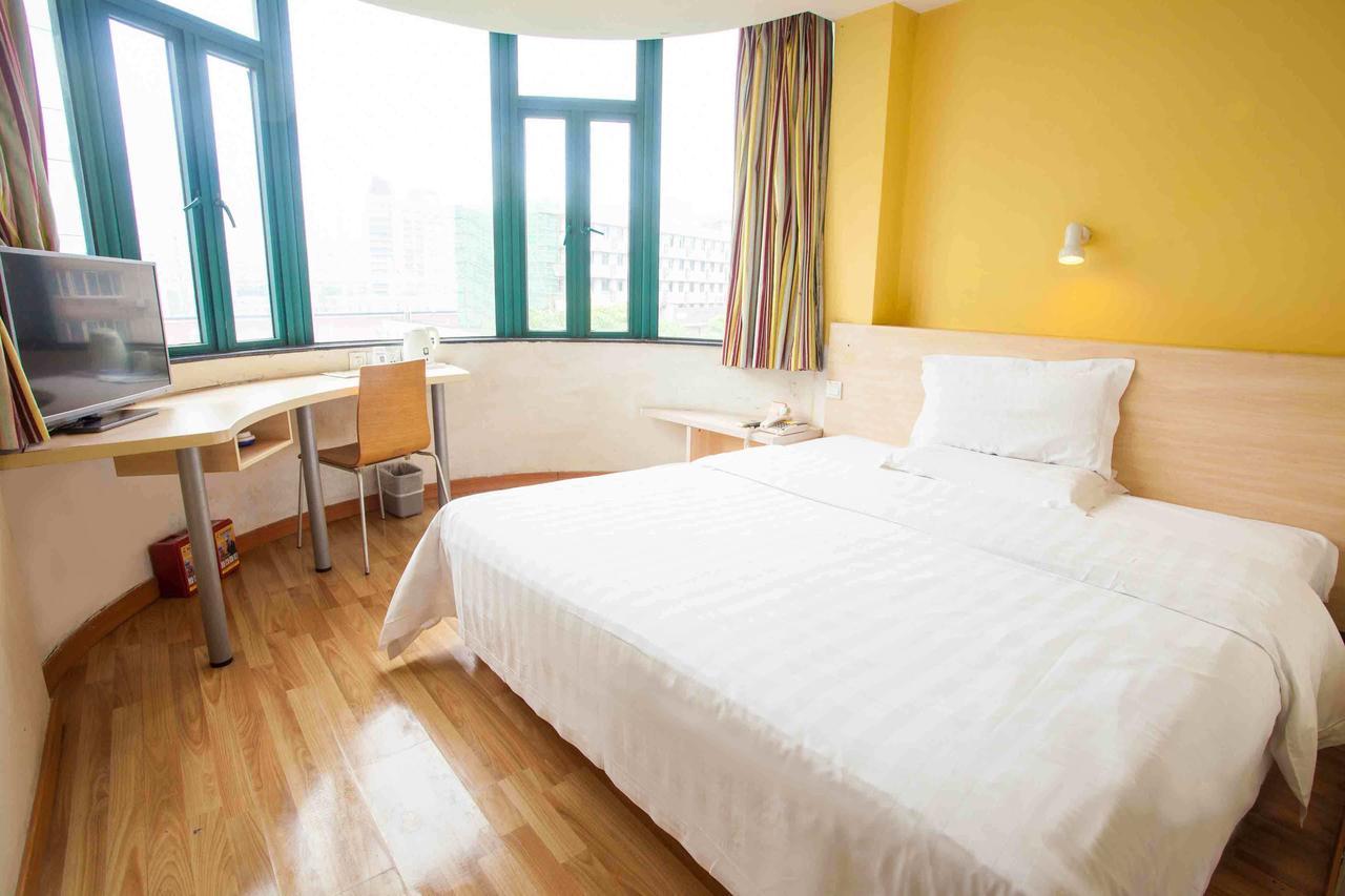 7Days Inn West Liaoyang Road Carrefour Qingdao Esterno foto