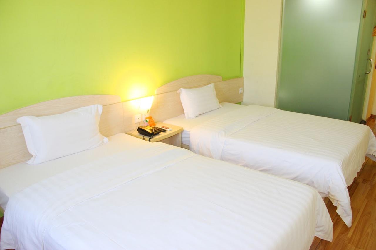 7Days Inn West Liaoyang Road Carrefour Qingdao Esterno foto