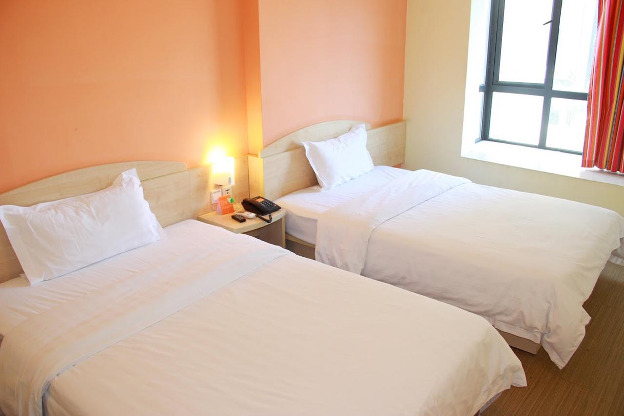 7Days Inn West Liaoyang Road Carrefour Qingdao Esterno foto